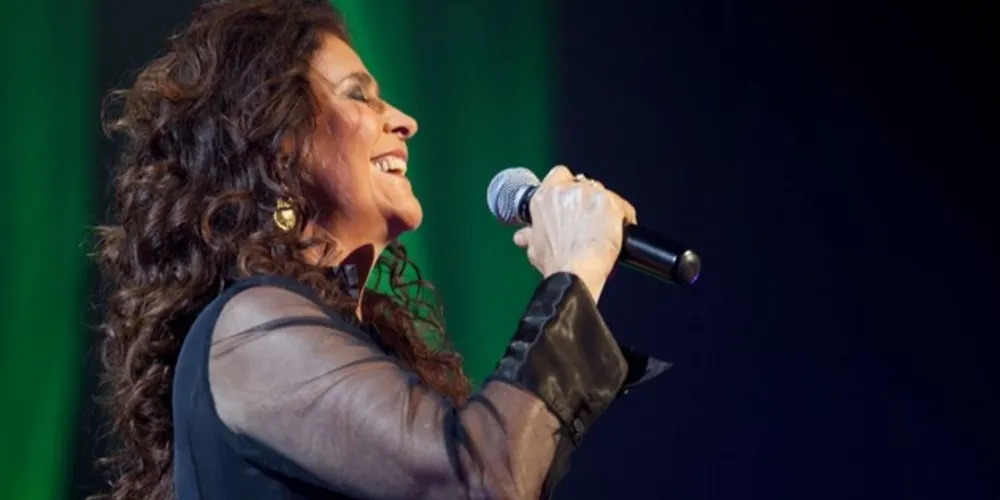 Joanna – uma das maiores vozes do país – confirmou show no Teatro Marista