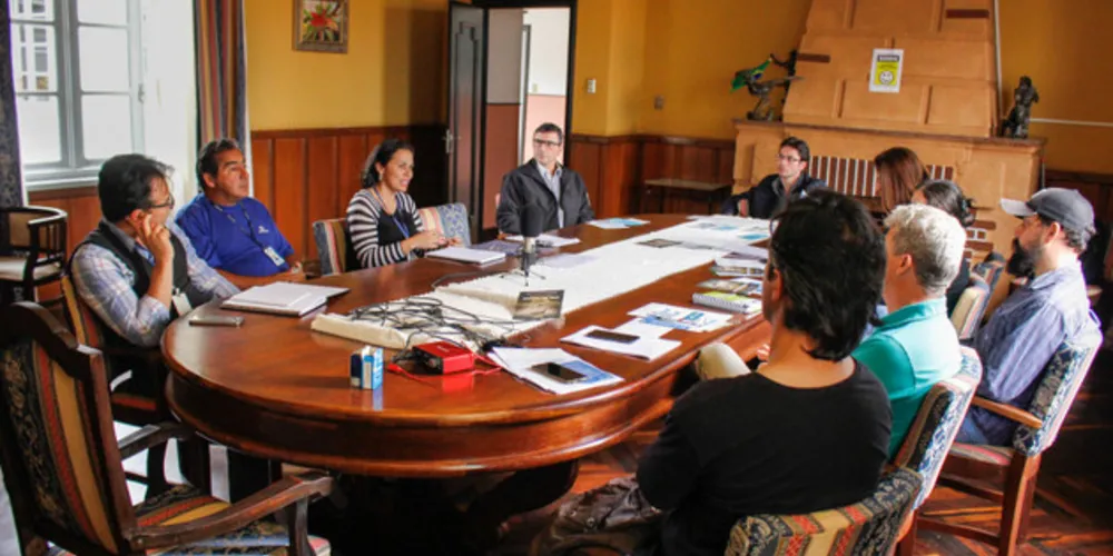 A companhia de saneamento capacitará servidores públicos municipais para orientar a comunidade sobre a incidência de ligações sanitárias irregulares e mau cheiro na região central e no bairro Santa Paula

