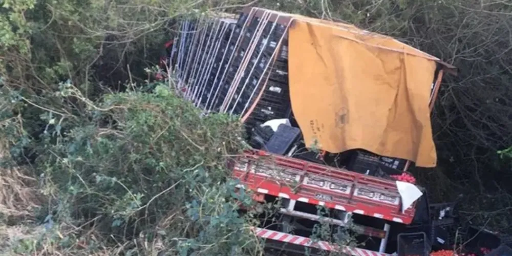 Colisão aconteceu por volta das 5h, no quilômetro 38 da rodovia, no sentido Litoral-Porto Alegre.