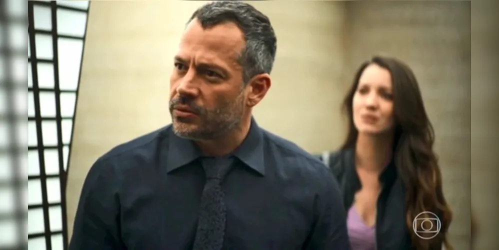 Diogo amedronta Silvana ao informar que ela pode ser processada e presa por causa das declarações feitas no livro. Silvana sugere a Marcos o cancelamento do livro.