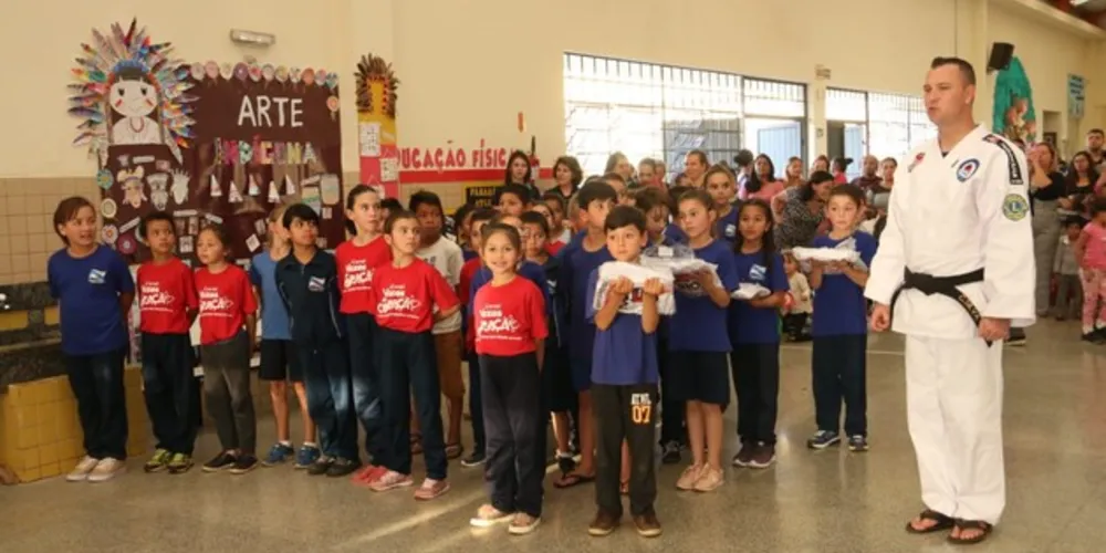 Imagem ilustrativa da imagem Escola municipal recebe projeto Leões do Tatame