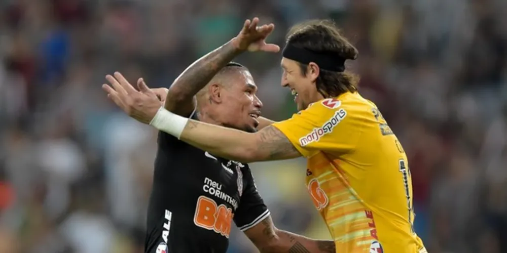 Com Maracanã lotado, Corinthians empata com o Fluminense e vai às semifinais