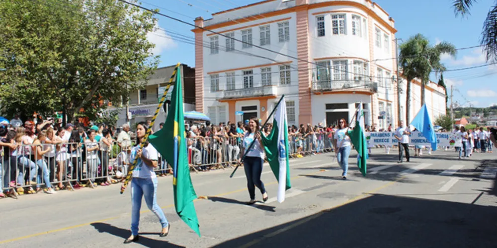 Desfile iniciará às 9 horas, na rua XV de Novembro