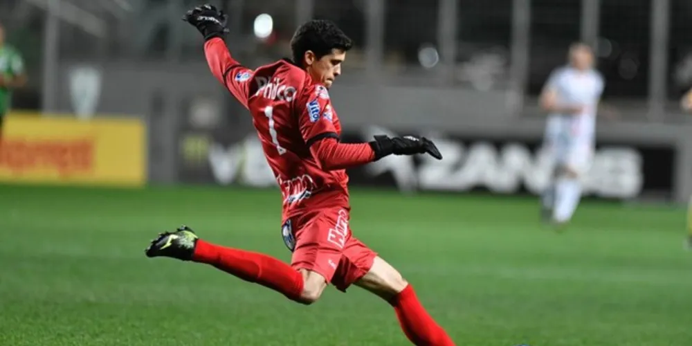 Rodrigo Viana foi um dos destaques do jogo contra o América-MG