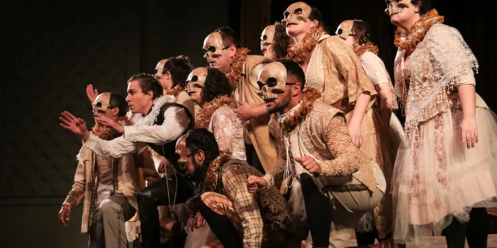 Estudantes conhecem vida e obra de Shakespeare em espetáculo de teatro
