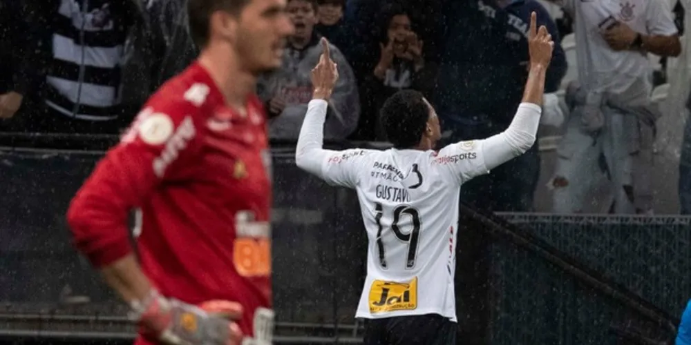 'Gustagol' marcou no fim e deu a vitória ao Corinthians
