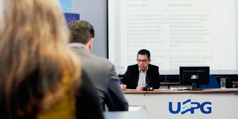 Reitoria da UEPG constituiu um grupo de trabalho que realizou 9 reuniões nas quais o texto foi debatido ponto a ponto
