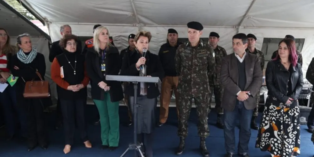 Vice-prefeita Elizabeth Schmidt aborda o patriotismo durante discurso de abertura oficial