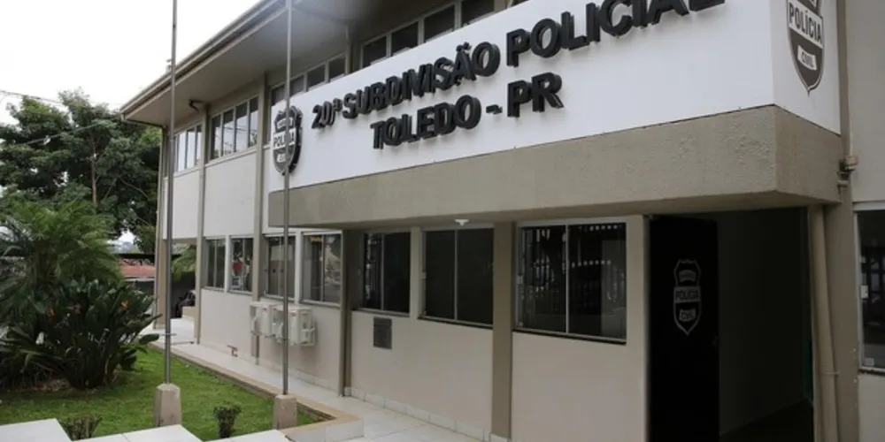 O homem que aparece nas imagens agredindo Valdecir foi autuado e segue preso na carceragem da 20ª SDP