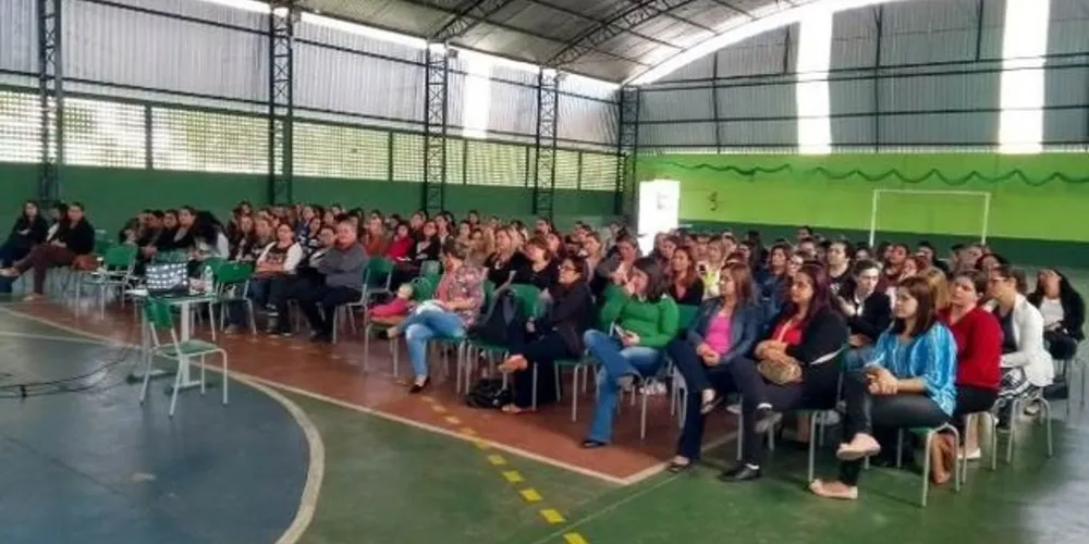 A palestra aconteceu na quadra da Escola Municipal Antonio Fanchin