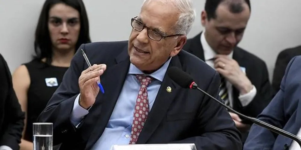 Senador paranaense propõe junção de municípios pequenos para economia do dinheiro público