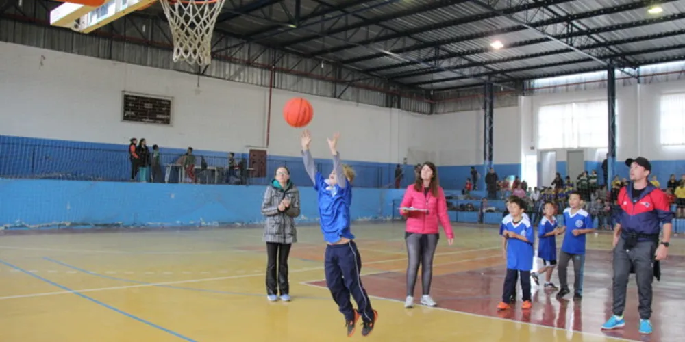 Ao todo foram realizadas 200 competições entre alunos de 7 a 11 anos