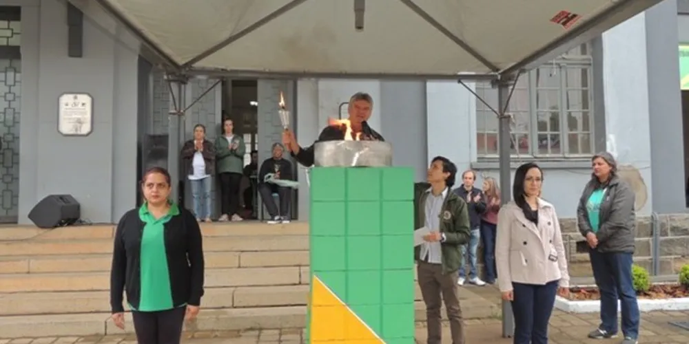 Cerimonial contou com a Corrida do Revezamento do Fogo Simbólico da Pátria