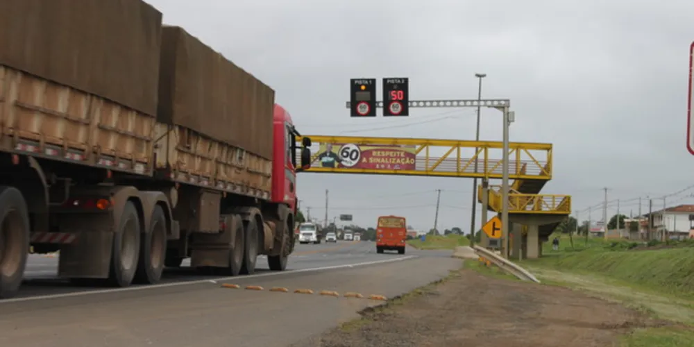 PRF notificou autoridades cobrando obras. Pelo local passam mais de 30 mil veículos por dia

