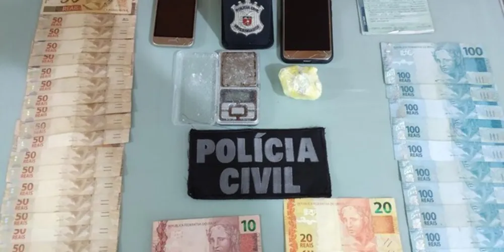 Polícia acredita que mais de R$ 2 mil apreendidos seriam fruto do tráfico de drogas