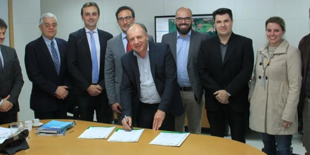 O secretário do Desenvolvimento Urbano e de Obras Pública, João Carlos Ortega, assinou Memorando de Entendimento entre o Paranacidade, o Green Building Council Brasil (GBC BR) e a Fomento Paraná 