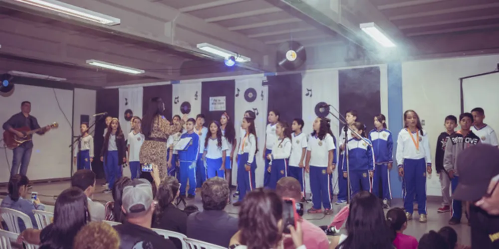 Apresentação musical aconteceu em Telêmaco Borba e contou com a presença de autoridades e artistas do município

Apresentação musical aconteceu em Telêmaco Borba e contou com a presença de autoridades e artistas do município

