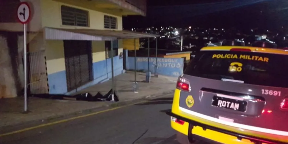 Vítima foi atingida por pelo menos cinco tiros na cabeça e no pescoço