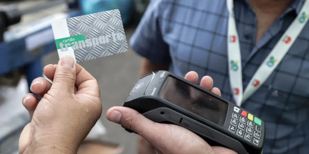 As trocas podem ser realizadas em qualquer um dos 178 pontos de troca do Feira Verde, basta levar os pneus e o cartão verde de transporte