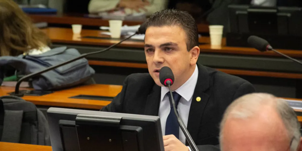 O parlamentar defendeu a manutenção dos investimentos durante reunião da Comissão de Educação