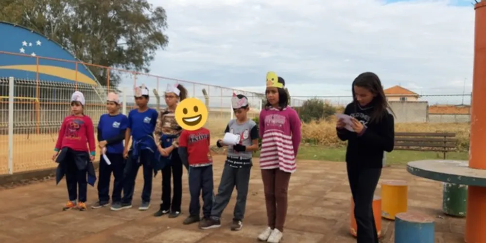 Imagem ilustrativa da imagem Turma de PG trabalha com tipos de frases