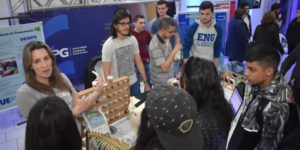 Evento aconteceu na Acipg e contou com a mostra de mais de 50 cursos superiores e técnicos

