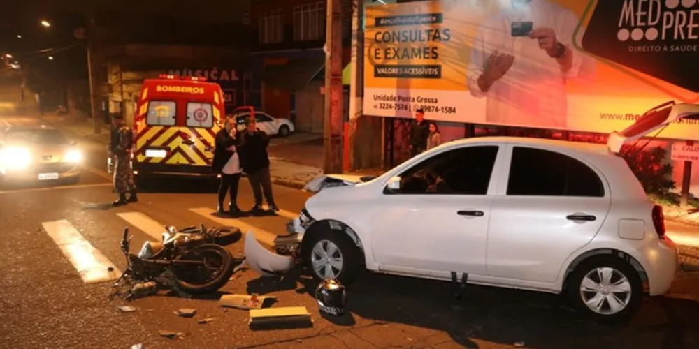 Imagem ilustrativa da imagem Acidente deixa dois feridos no Centro de PG