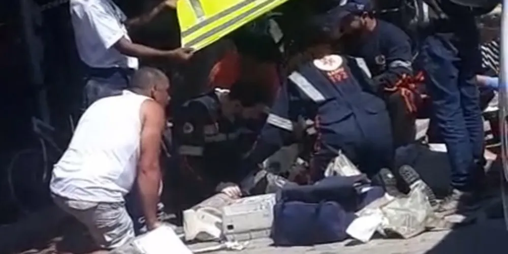 Ele sofreu duas paradas cardiorrespiratórias, foi reanimado, levado para o hospital e acabou não resistindo aos ferimentos