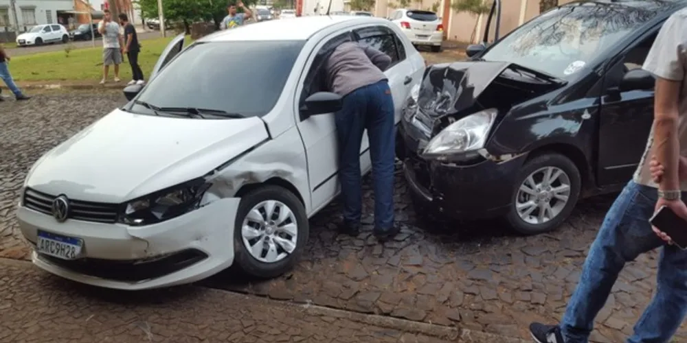 Três pessoas foram atendidas no local pelo Corpo de Bombeiros