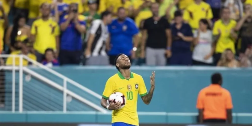 Na última sexta (6), o craque voltou a defender a seleção brasileira, com direito ao gol que garantiu o empate contra a Colômbia