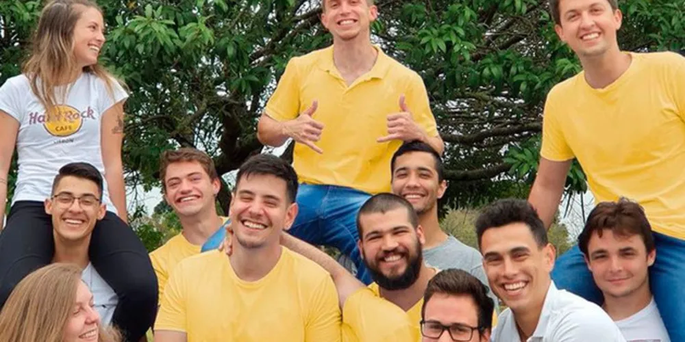 O Dia do Abraço integra a campanha do Setembro Amarelo e faz alusão ao Dia Mundial de Prevenção ao Suicídio