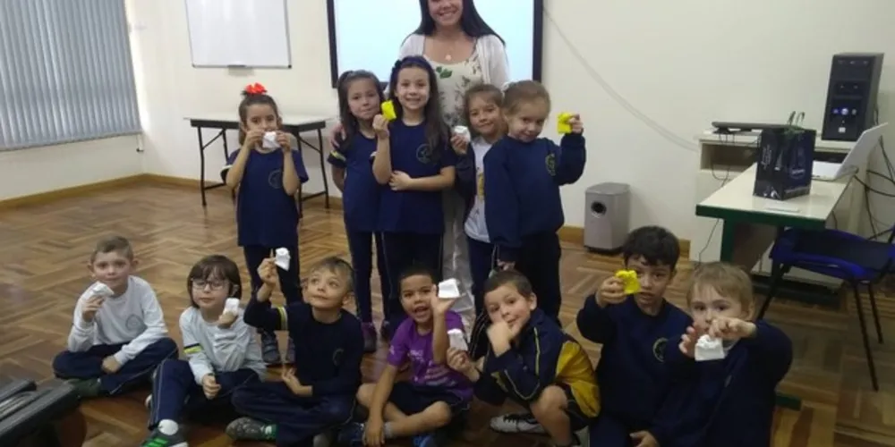 Imagem ilustrativa da imagem Troca de dentes gera dúvidas e palestra em 1º ano