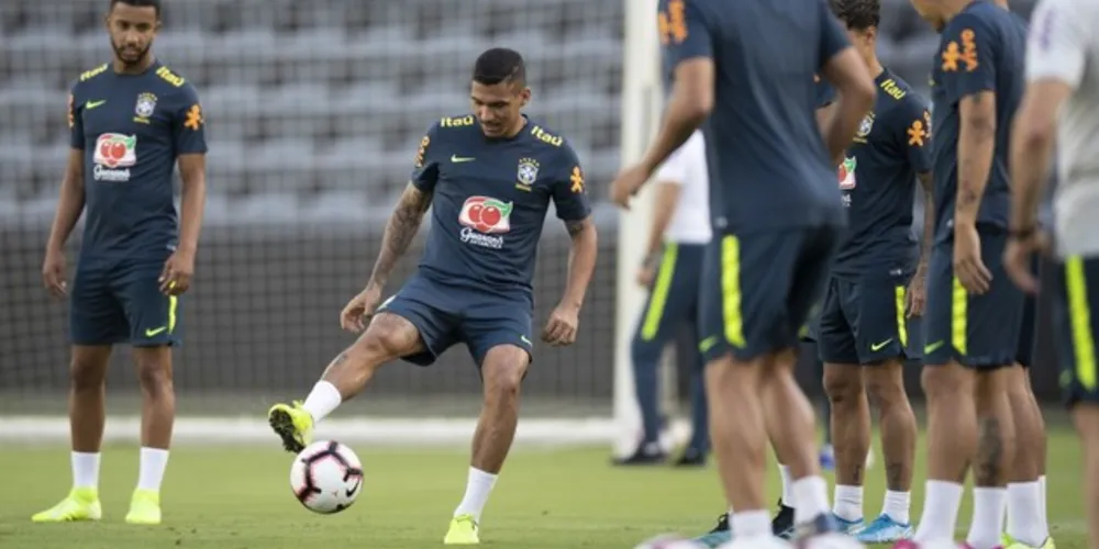Nesta segunda-feira (9), os jogadores do Brasil participaram de um trabalho tático voltado para o amistoso 