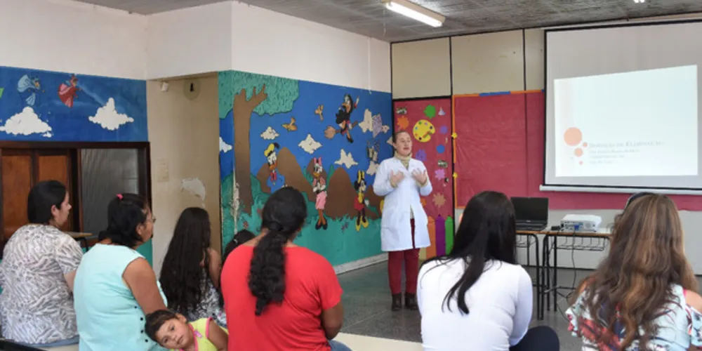 Foram convidados para a conversa todos os pais de todos os alunos da escola, do período da manhã e tarde