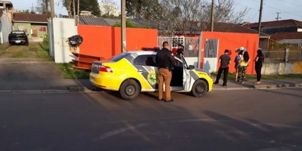 Marido mata a mulher por ciúmes e, antes de sumir, avisa a filha sobre o crime