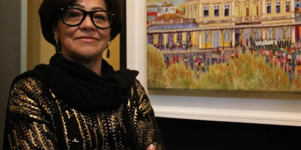 Lenita transita entre o desenho, pintura e poesia