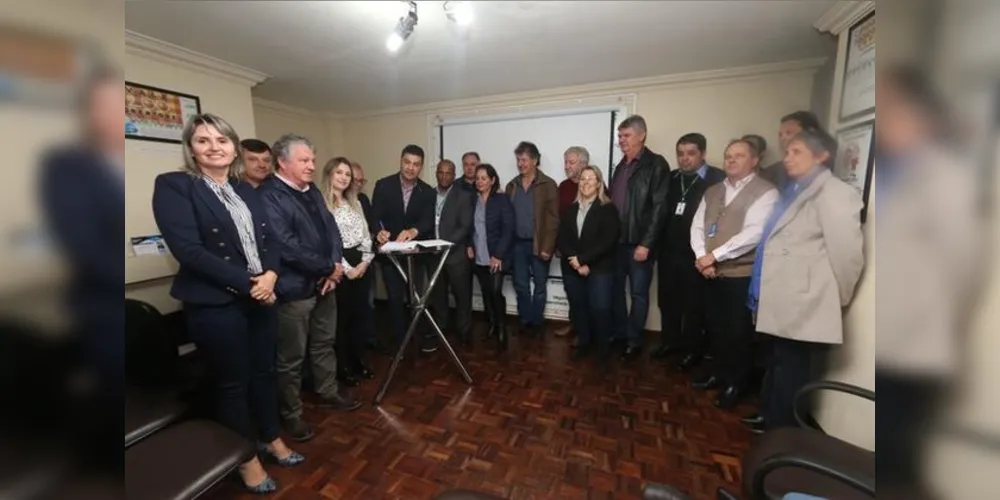 Secretario Municipal de Saúde esteve com o presidente do CimSamu para assinar o processo de licitação da empresa que assumirá o Samu Regional

