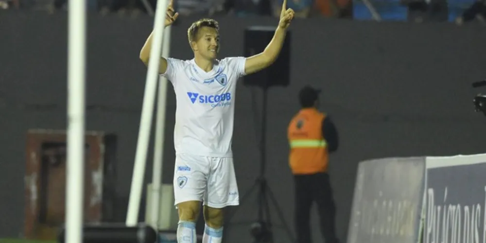 No Londrina desde 2018, o atacante foi o artilheiro da Série B do Brasileiro no ano passado, com 17 gols em 19 jogos disputados