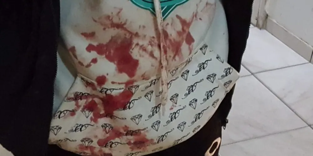Jovem tinha manchas de sangue nas roupas e confessou homicídio
