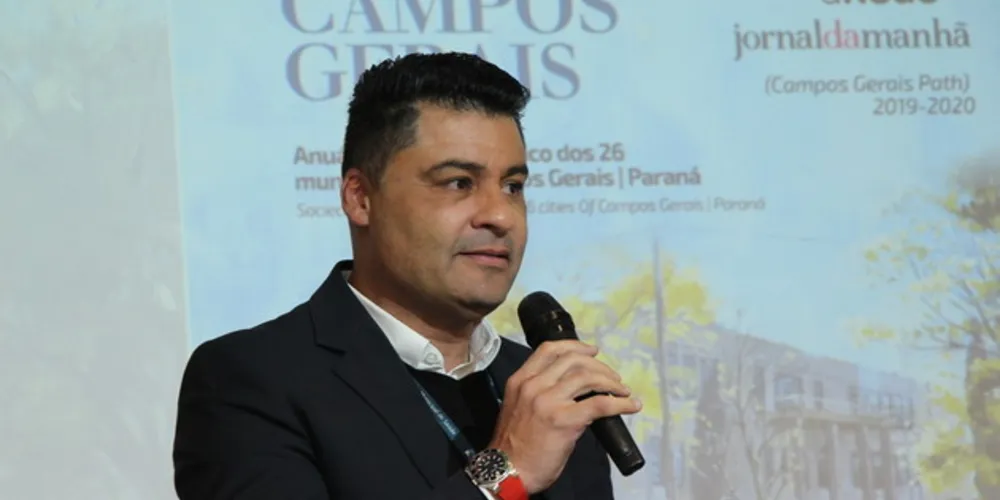  O prefeito Marcelo Rangel será muito cumprimentado nesta quinta-feira(12) pela passagem de seu aniversário. Marcelo que tem executado um excelente trabalho comandando a prefeitura municipal, sempre prezando pelo melhor para a comunidade e pelos avanços para o crescimento de nossa cidade. Da coluna RC os votos de realizações.