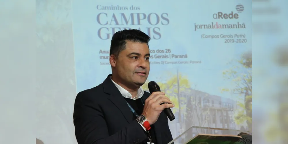  O prefeito Marcelo Rangel será muito cumprimentado nesta quinta-feira(12) pela passagem de seu aniversário. Marcelo que tem executado um excelente trabalho comandando a prefeitura municipal, sempre prezando pelo melhor para a comunidade e pelos avanços para o crescimento de nossa cidade. Da coluna RC os votos de realizações.