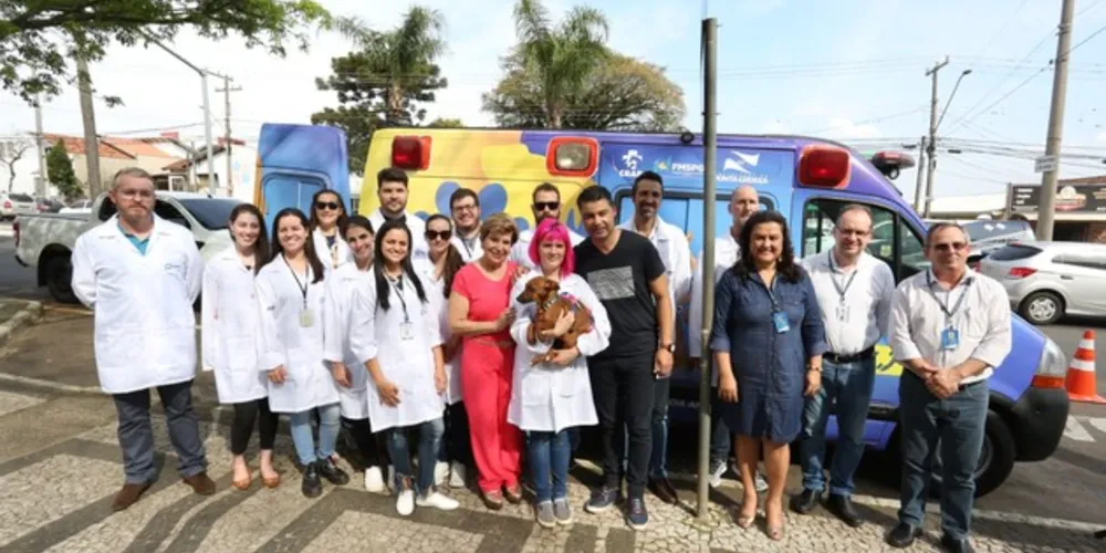 Ao todo o projeto conta com uma equipe de 15 veterinários e uma ambulância que irá atender cães, gatos e equinos