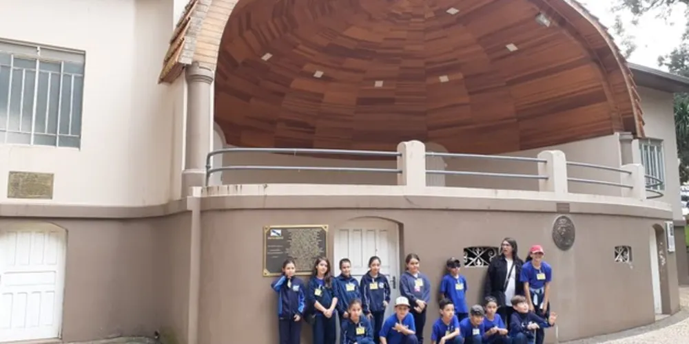 Imagem ilustrativa da imagem Passeios em Ponta Grossa divertem 5º ano