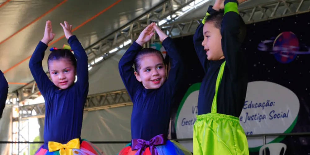 Todos os dias, turmas de Escolas e CMEIs desfrutam do encanto e da magia que a feira oferece ao público

