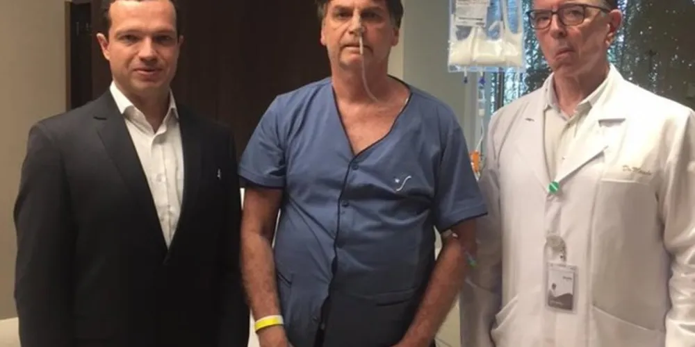 Segundo o boletim médico, Bolsonaro apresentou “evolução clínica favorável” e tem “recuperação progressiva dos movimentos intestinais”.