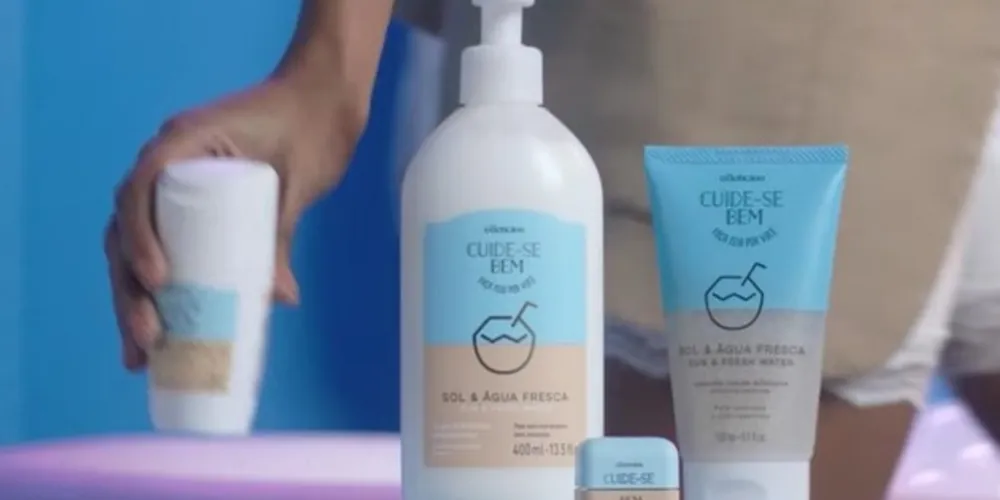 Uma das novidades é o Cuide-se Bem Sol e Água Fresca Sabonete Esfoliante, um passo importante para renovar a pele. Além de esfoliar, o legal é que ao mesmo tempo ele também hidrata e tem uma espuma cremosa. Outro item superbacana da linha, com fofurômetro e altamente desejável, é o LipBalm que tem vitamina E, FPS15 e 10% de manteiga de karité