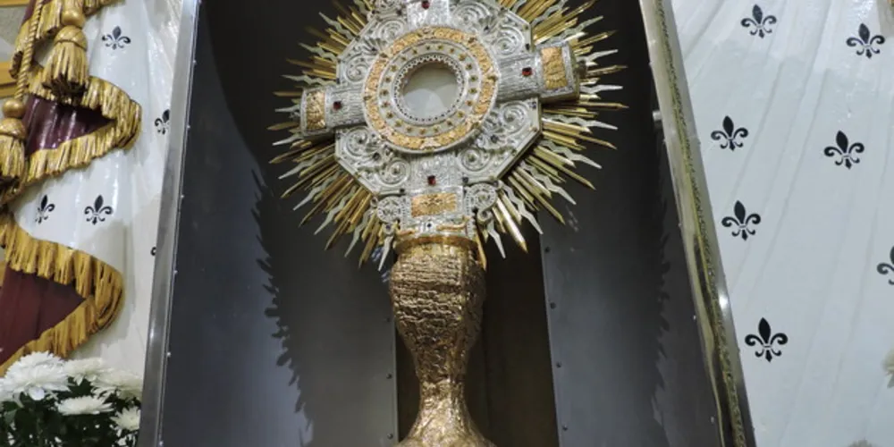 Ostensório lembra Taça de Vila Velha Peça e foi presente de dom Antônio Mazzarotto