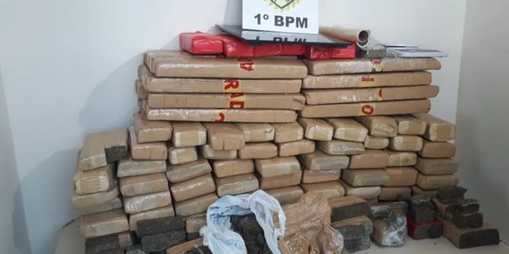 Após denúncia anônima, Polícia Militar apreende grande quantidade de drogas em Ponta Grossa