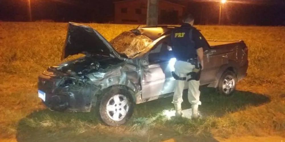 Motorista foi levado ao hospital com lesões graves, segundo a polícia