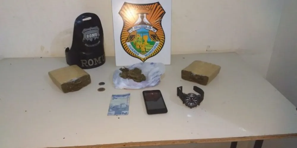 Droga estava na mochila jogada no mato por um dos suspeitos